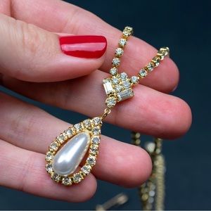 Tear drop pearl necklace for bride, elegant rhinestone art deco wedding necklace
